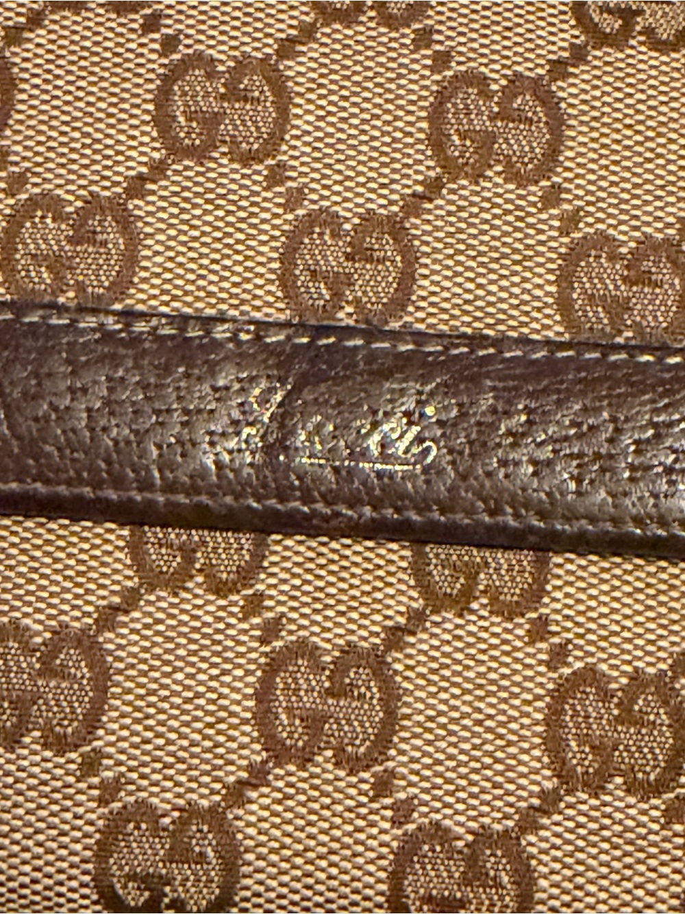 Vintage Gucci Compact Wallet in GG Canvas Style - Picture 2 of 7